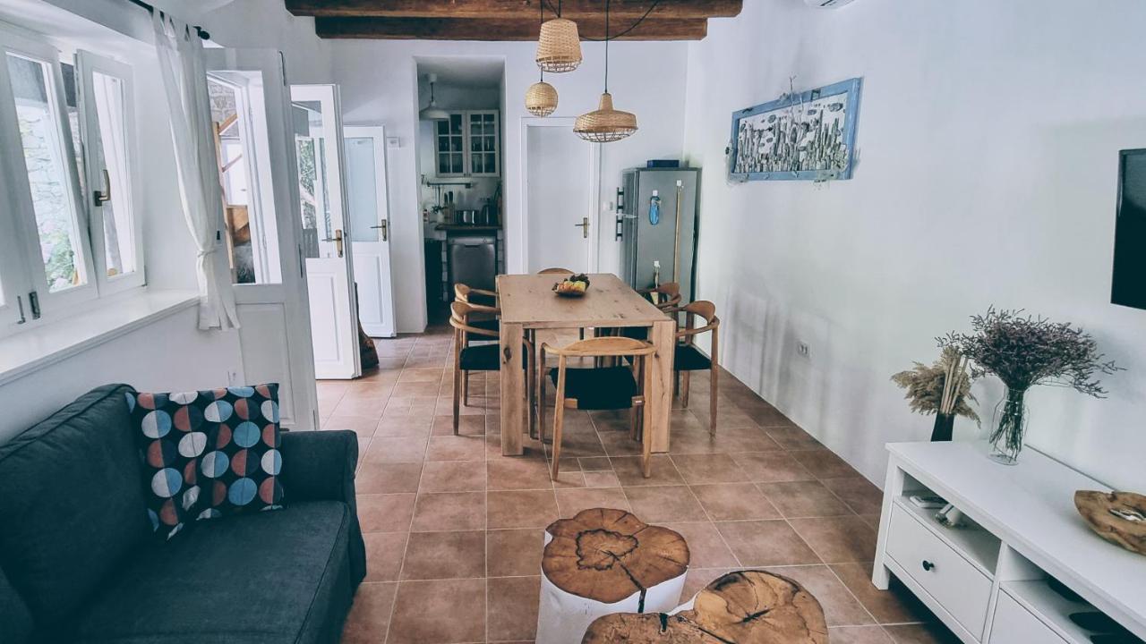 Rector'S Villa - Charming Retreat In Old Town With Jacuzzi In Private Courtyard Rab Town Eksteriør billede