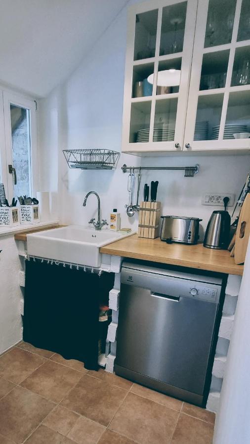 Rector'S Villa - Charming Retreat In Old Town With Jacuzzi In Private Courtyard Rab Town Eksteriør billede